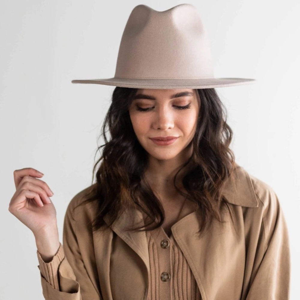 Gigi pip Ivory Wes Fedora
